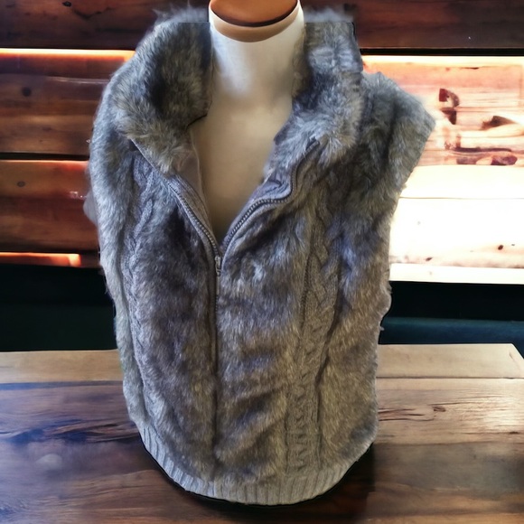 Dress Barn Women’s Faux Fur Cable Knit Sweater Vest | Size Small - Picture 1 of 6